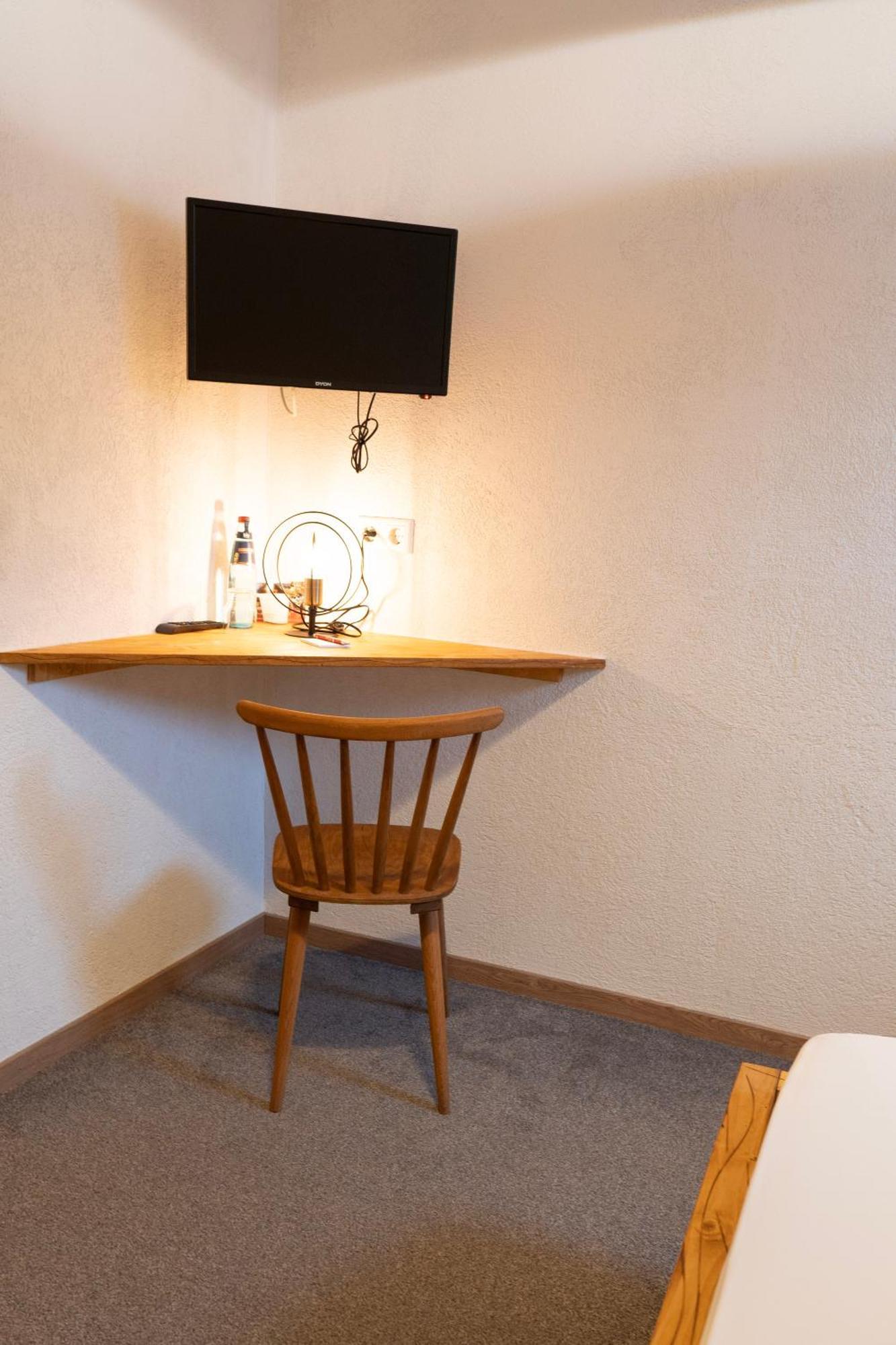 Landgasthof Hirschen Untermettingen อูลิงเกน-เบียร์เคนดอร์ฟ ห้อง รูปภาพ