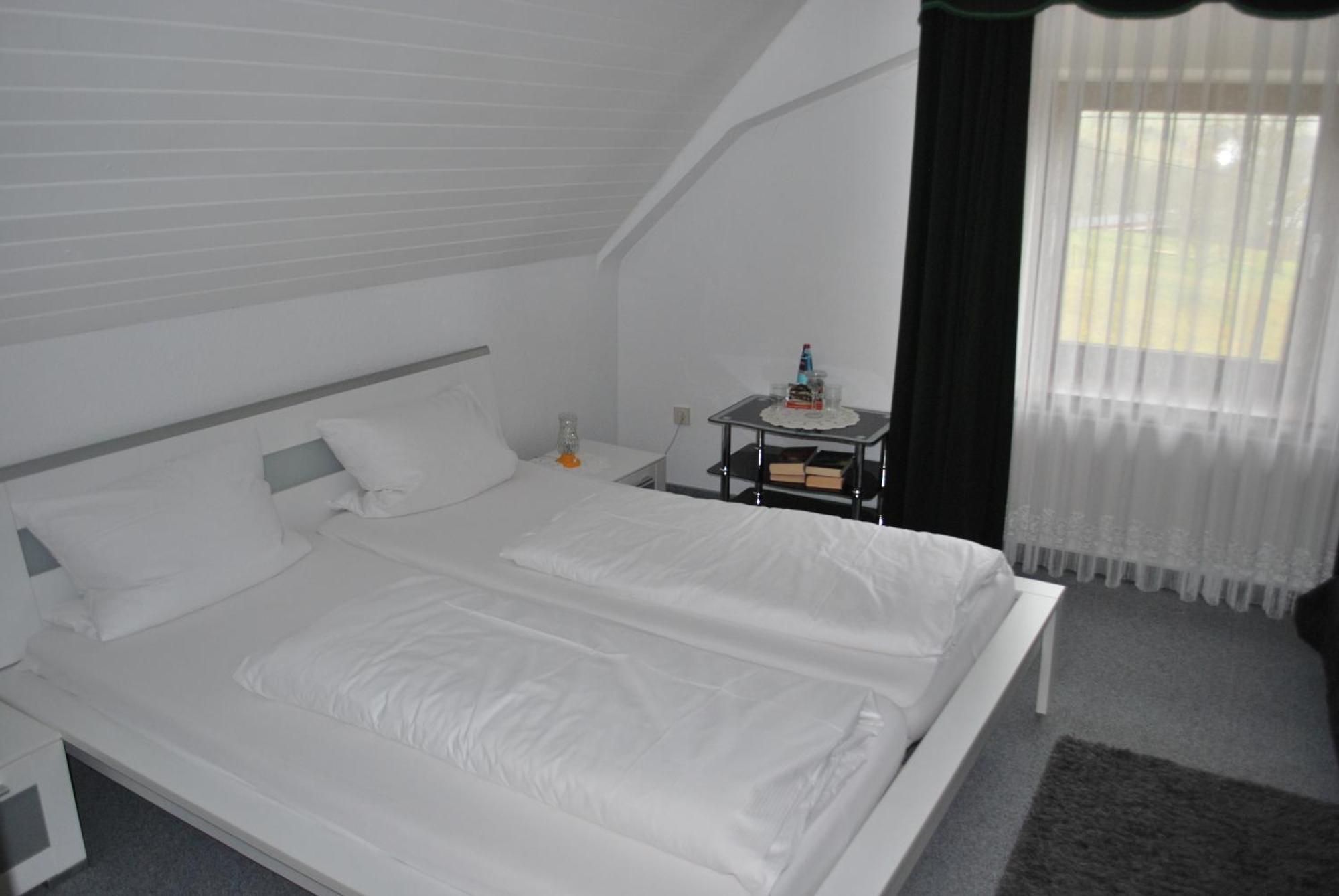 Landgasthof Hirschen Untermettingen อูลิงเกน-เบียร์เคนดอร์ฟ ห้อง รูปภาพ